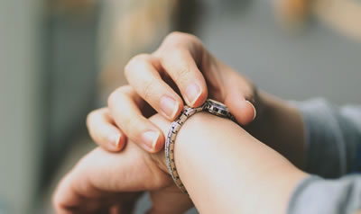 現地への到着が遅い